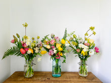 Load image into Gallery viewer, Lush size bouquet 
