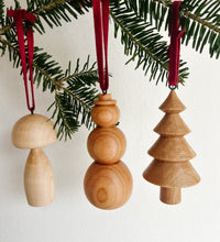 Load image into Gallery viewer, Woodland Ornament • snowman
