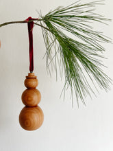 Load image into Gallery viewer, Woodland Ornament • snowman
